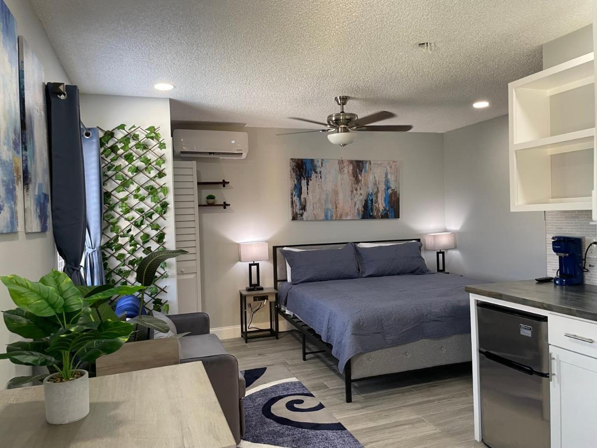 Sunny Palms Inn Лейк Уърт Екстериор снимка