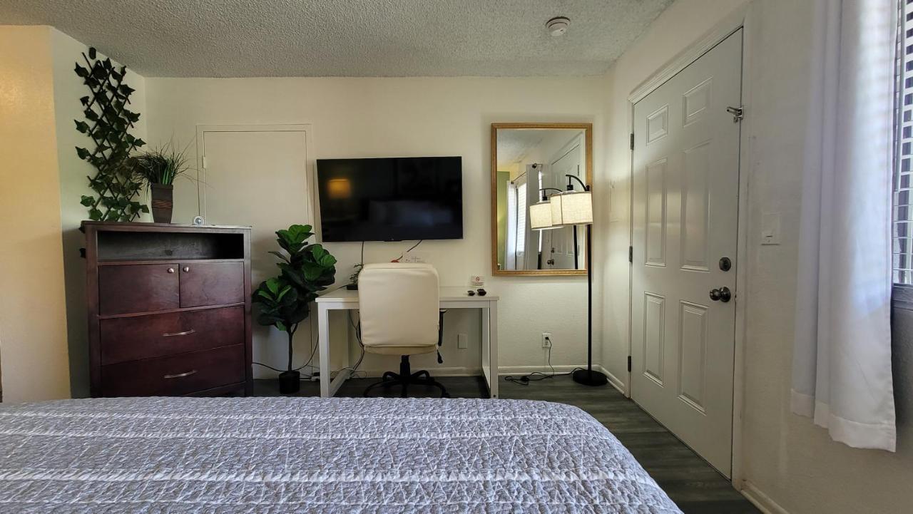 Sunny Palms Inn Лейк Уърт Екстериор снимка