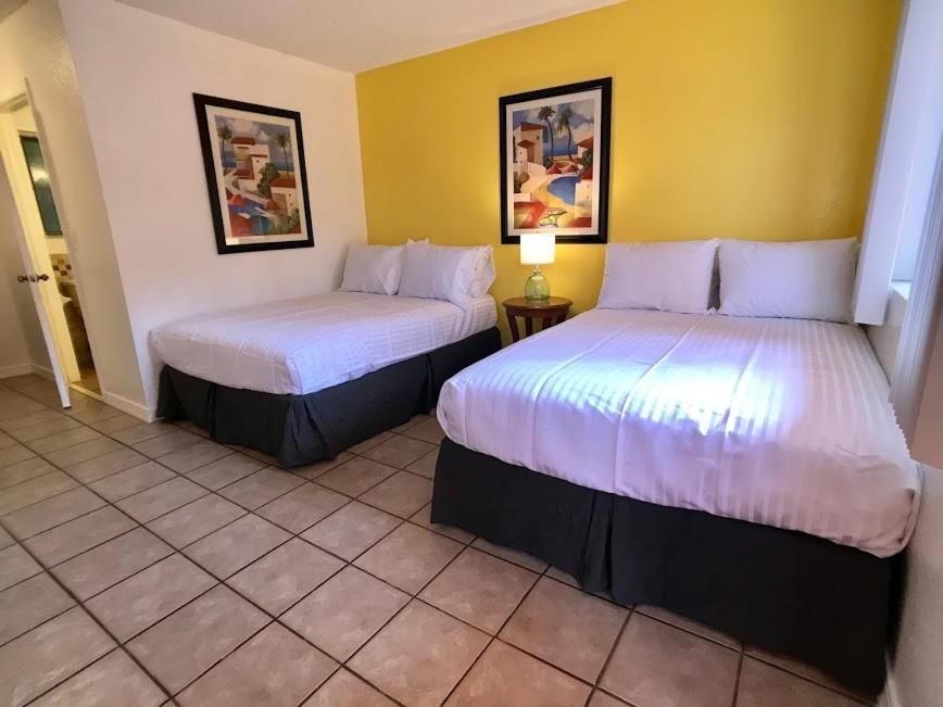 Sunny Palms Inn Лейк Уърт Екстериор снимка