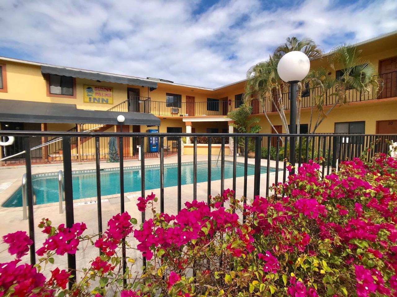 Sunny Palms Inn Лейк Уърт Екстериор снимка