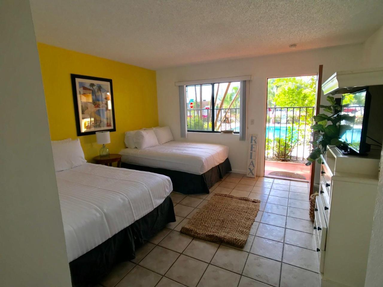 Sunny Palms Inn Лейк Уърт Екстериор снимка