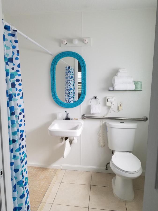 Sunny Palms Inn Лейк Уърт Екстериор снимка